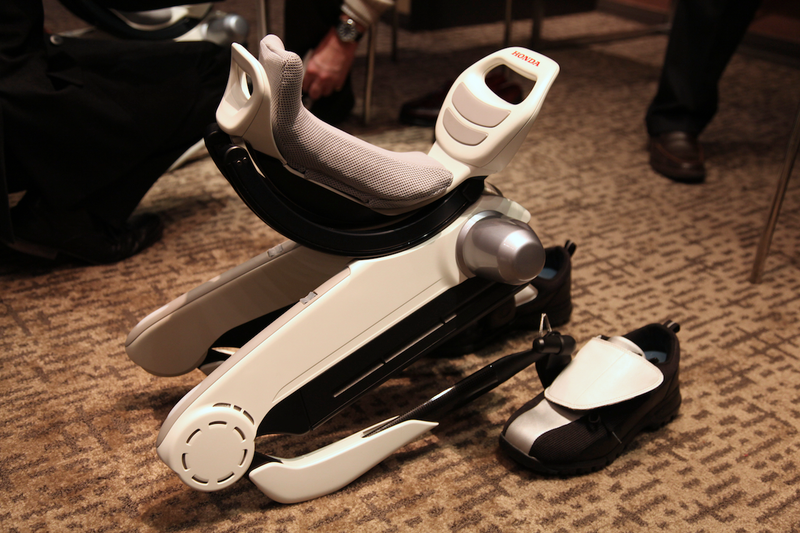 Illustration for article titled How It Feels To Walk With Honda's Cyborg Legs